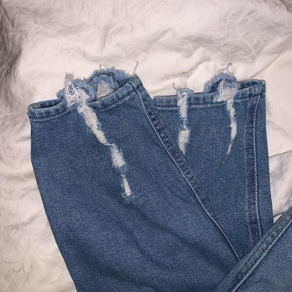 Hollister High Rise Mom Jean !! 🤍 - Picture 6 of 6